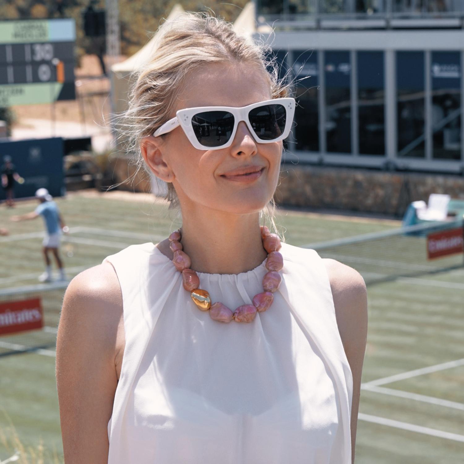 VB X Jennifer Knäble Big Organic Pearl Necklace Short apricot crush