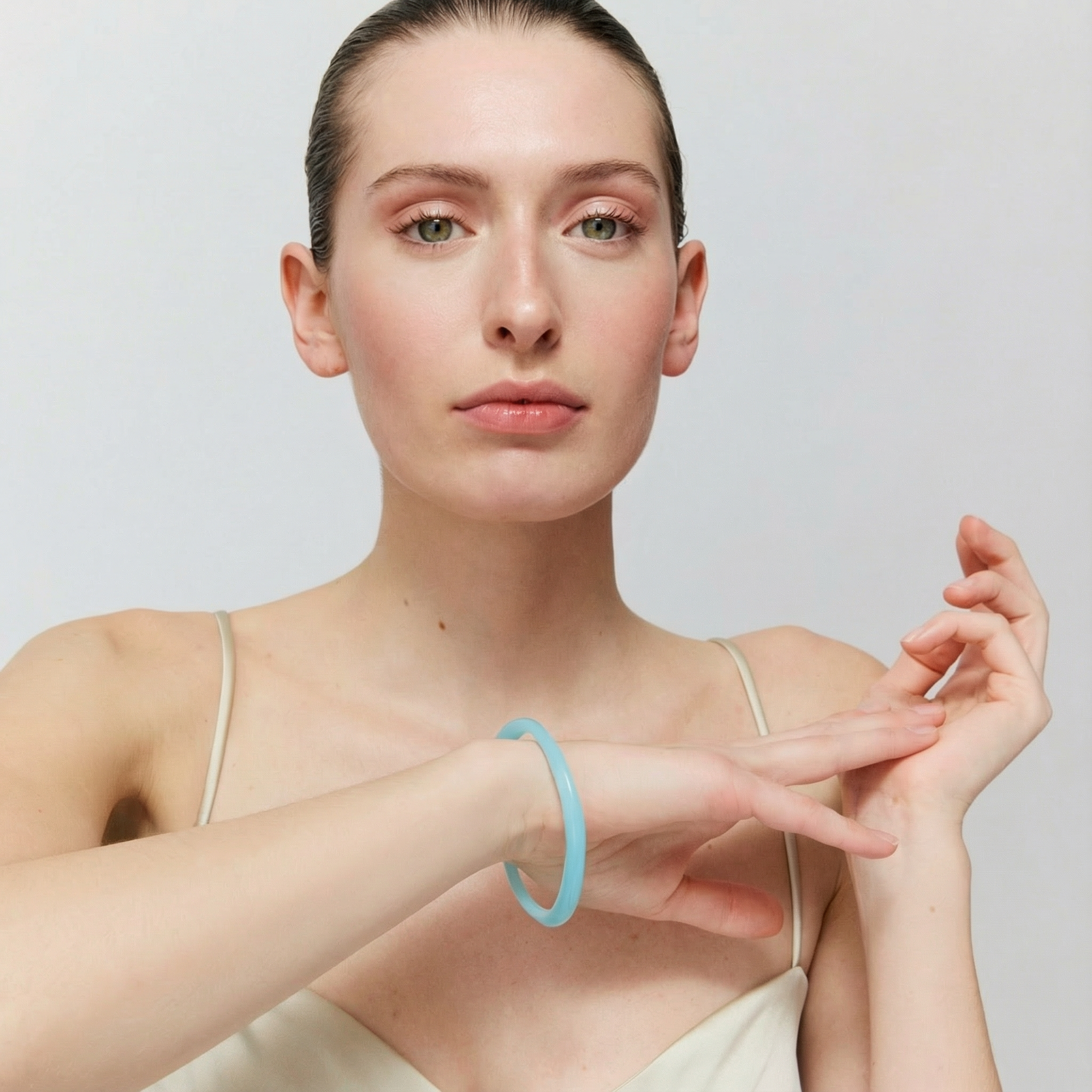 Thin Loop Bangle opaline blue