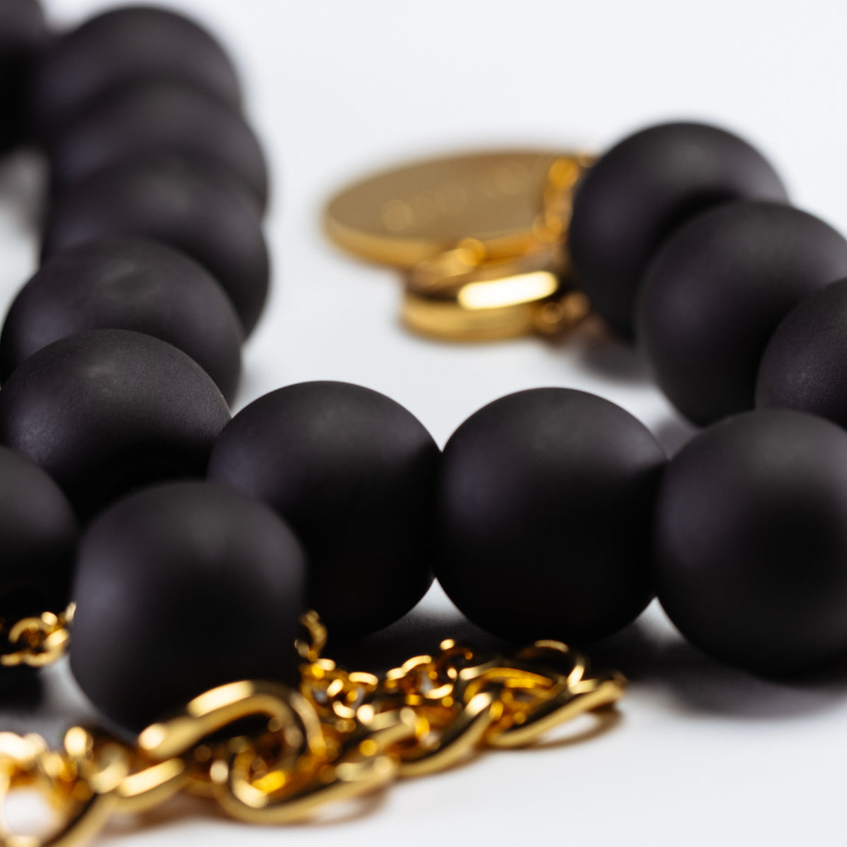 Collier Small Beads court noir mat