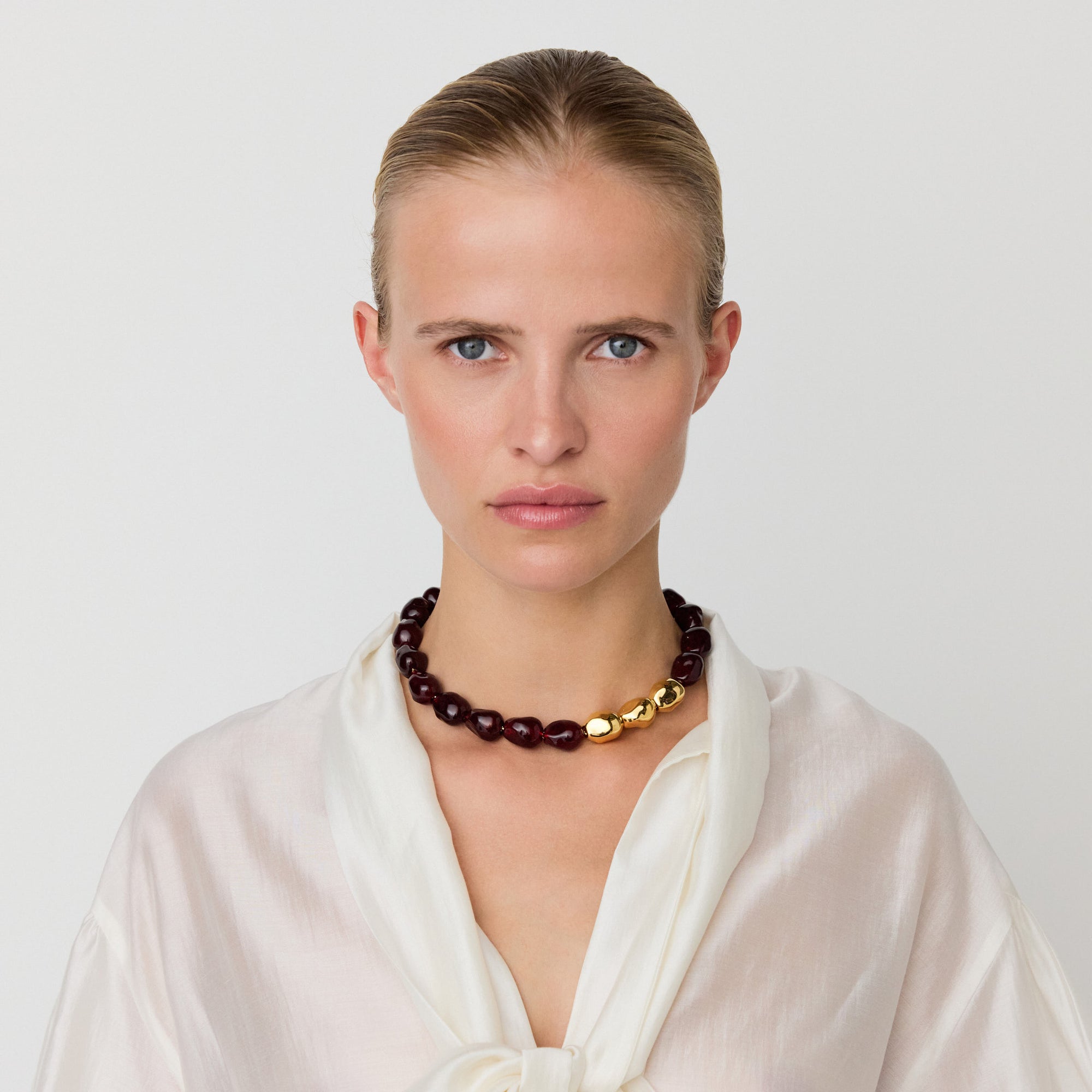 Organic Pearl Necklace Short with gold bordeaux marble