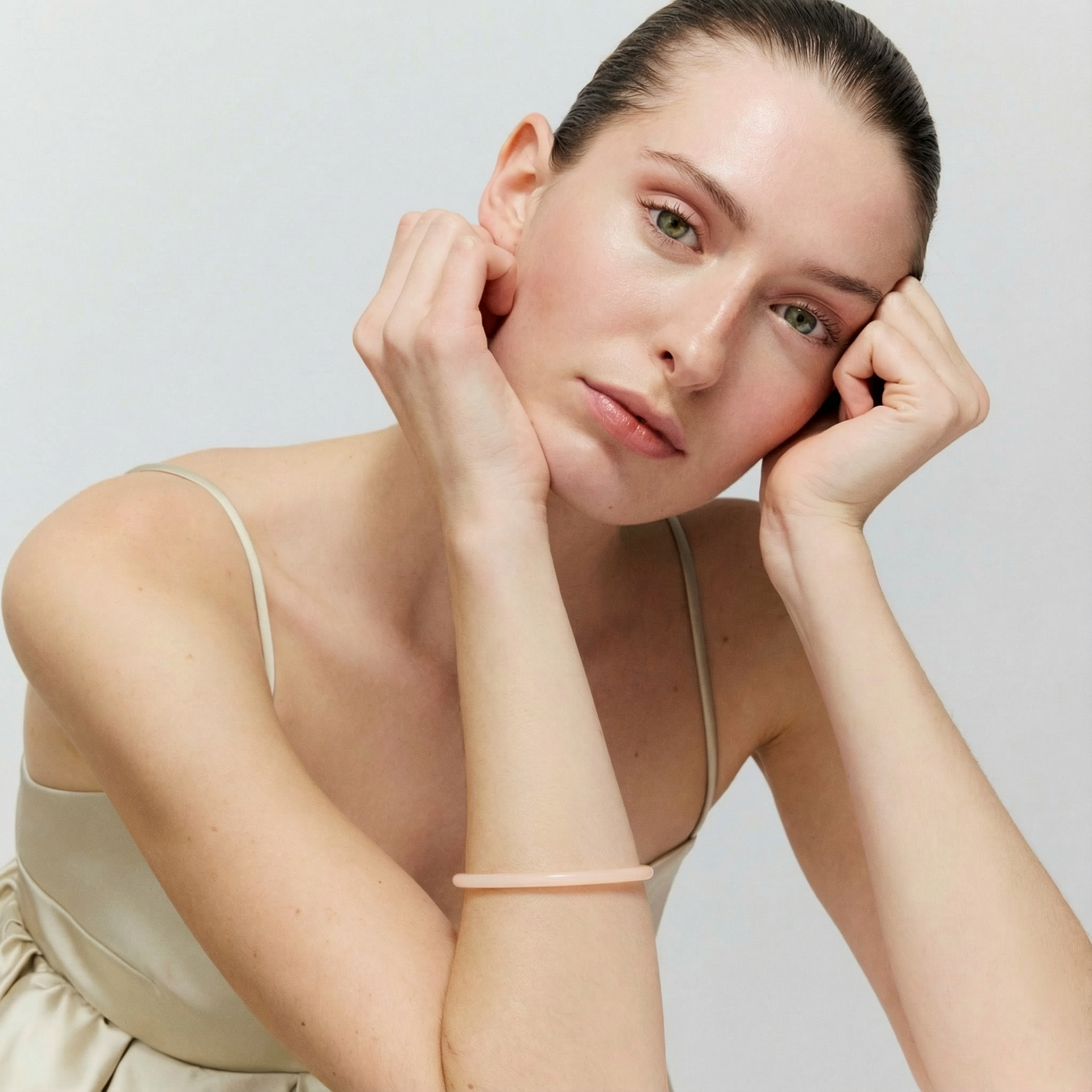 Thin Aurora Bangle peach sorbet