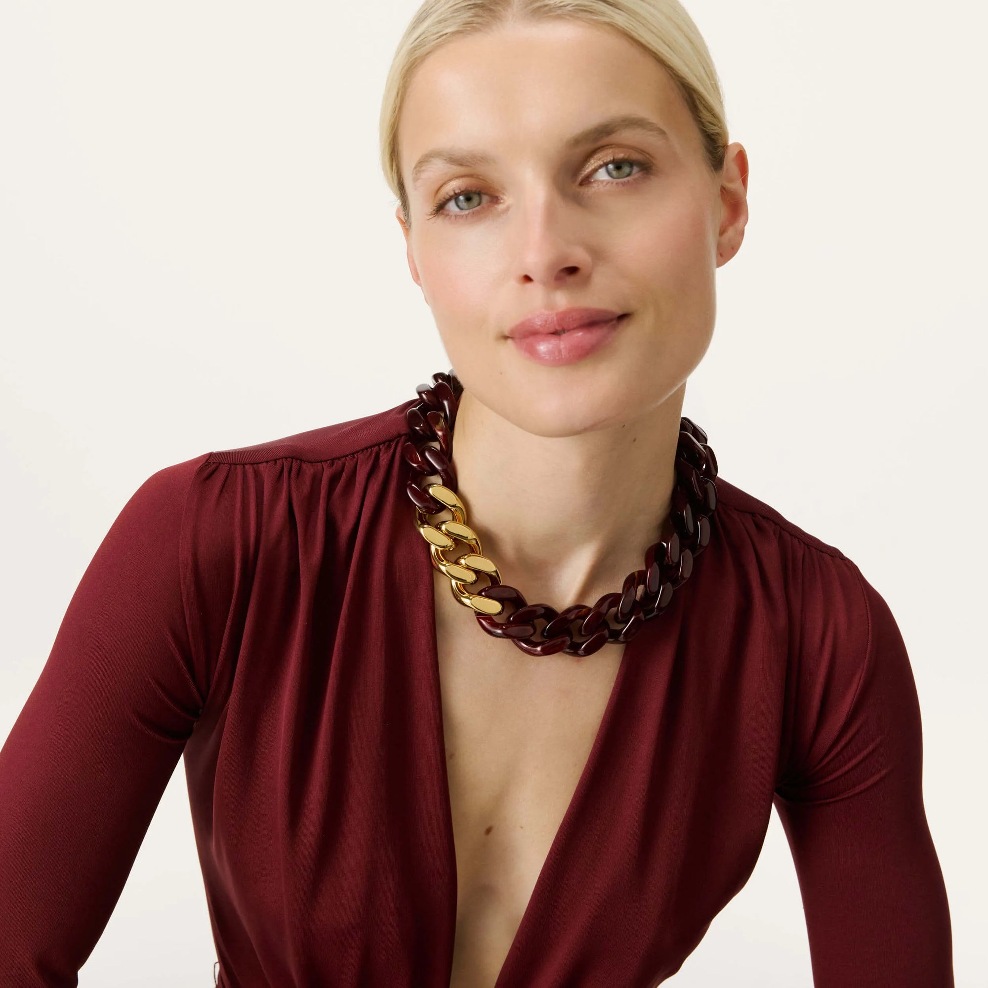 Flat Chain Necklace with gold bordeaux marble