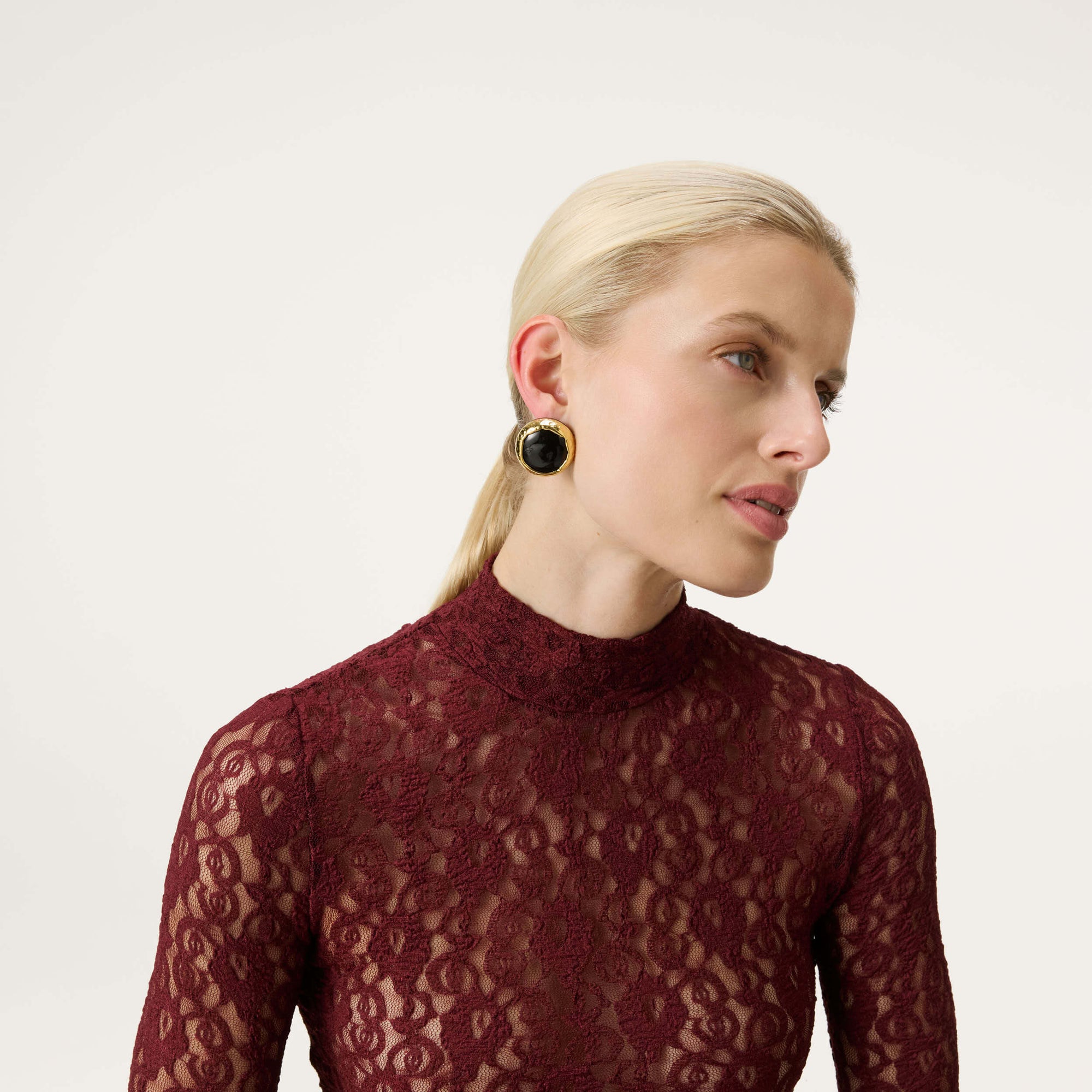 Vintage Round Earring black