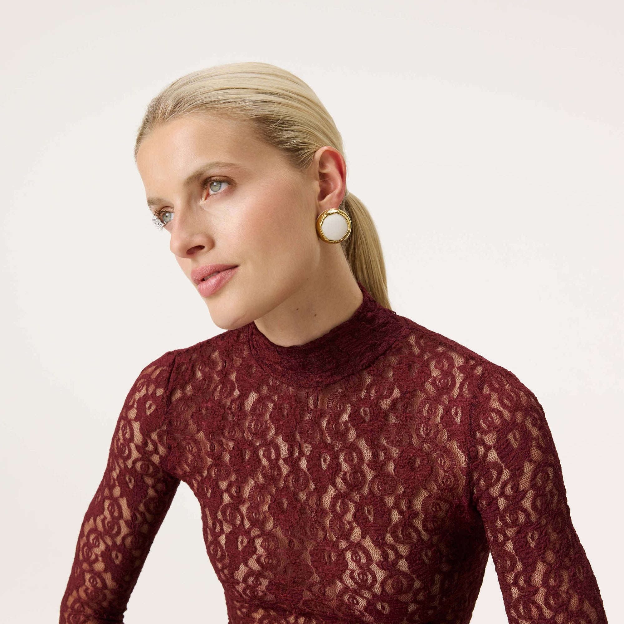 Vintage Round Earring off-white