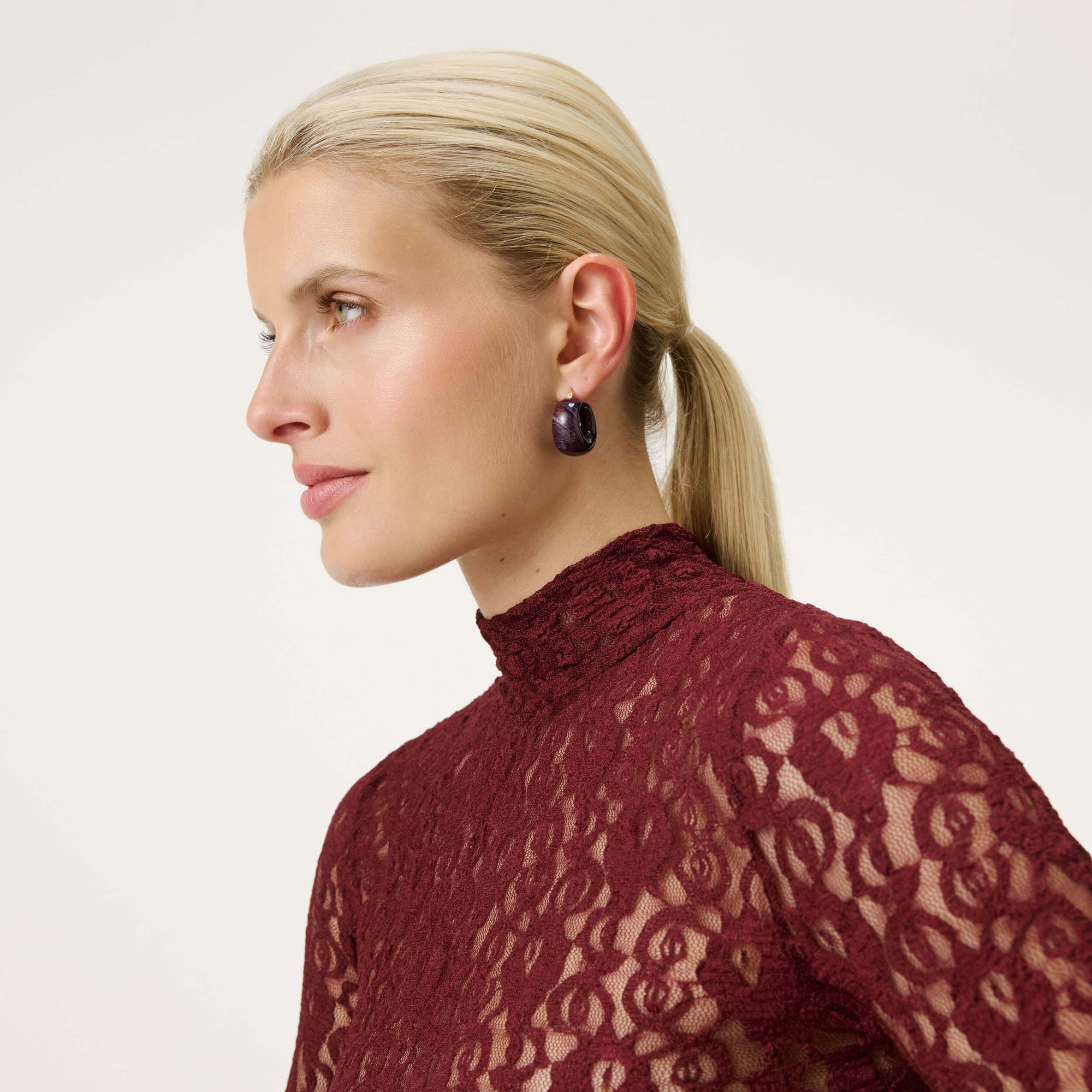 Circlet Earring aubergine marble